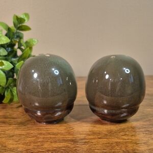 ROUND Ceramic Stoneware Salt and Pepper Shakers